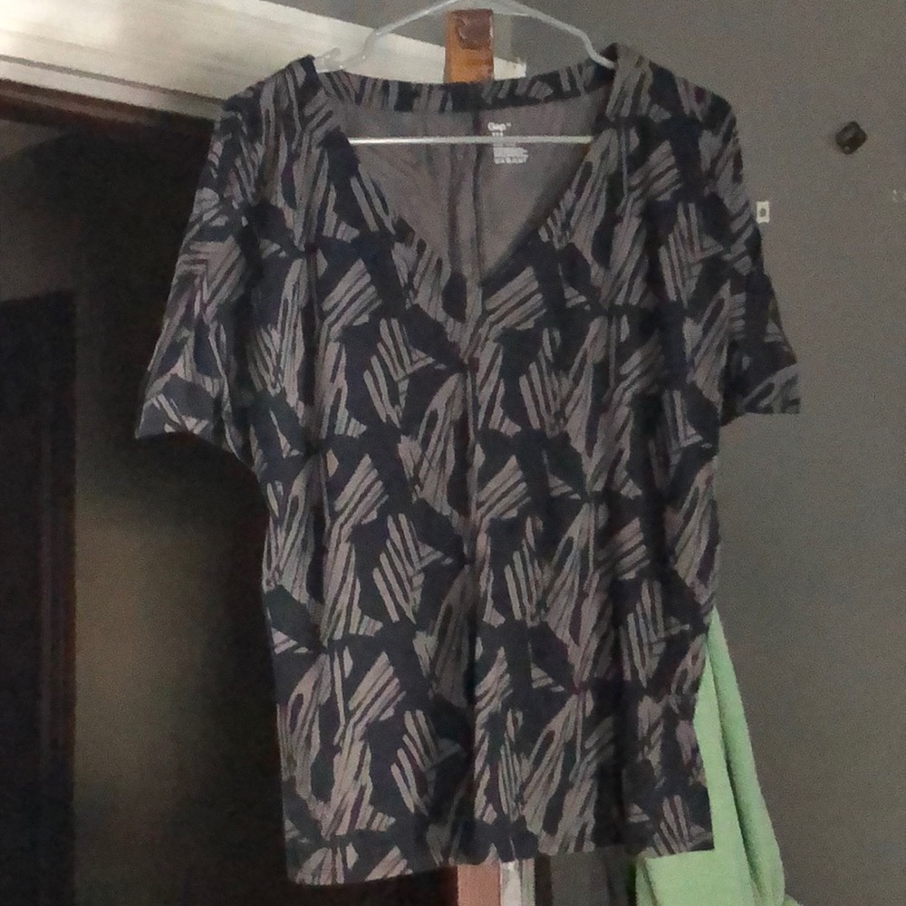 Gap T-shirt $8 OBO